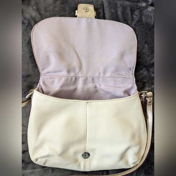 Coach Soho Off White Leather Flap Small Crossbody Bag W/ Buckle Nice! - Picture 3 of 13